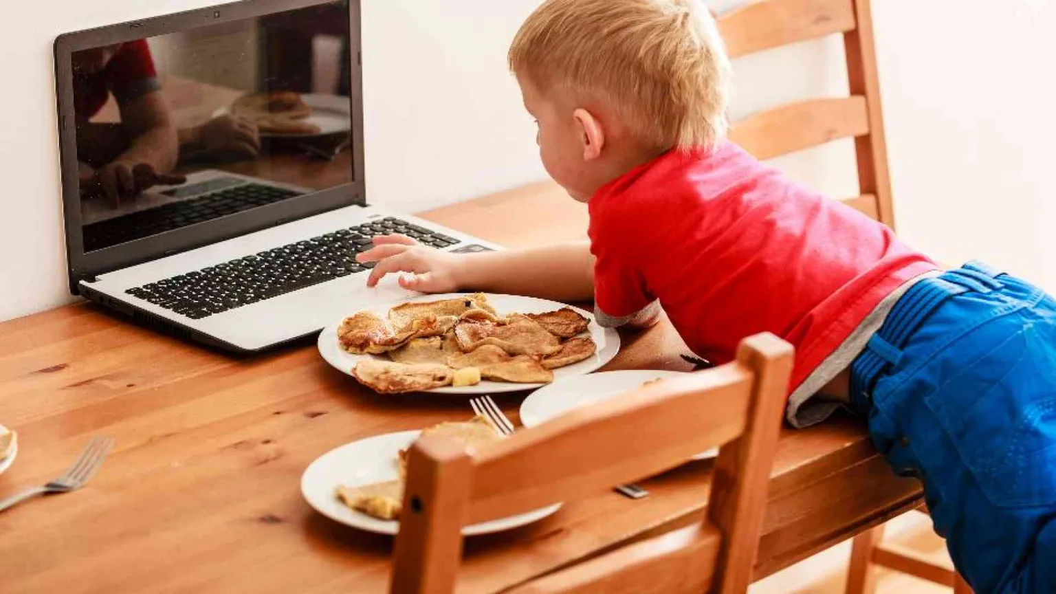 Diciamolo, i bambini senza regole nei locali pubblici sono uno stress