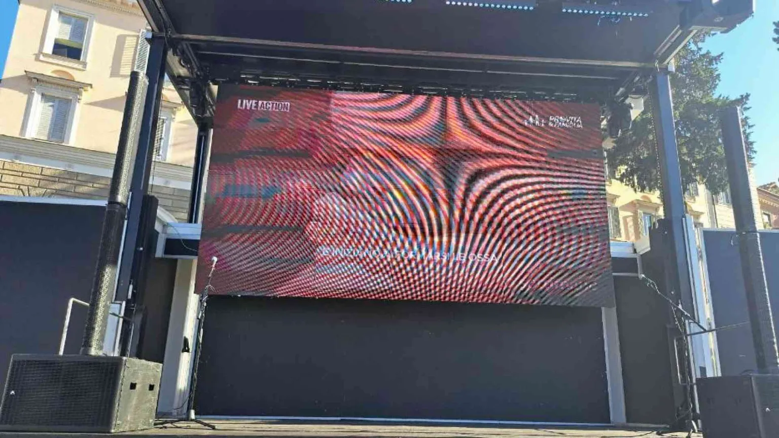 Polemiche a Bologna per la proiezione in piazza del video "Baby Olivia"