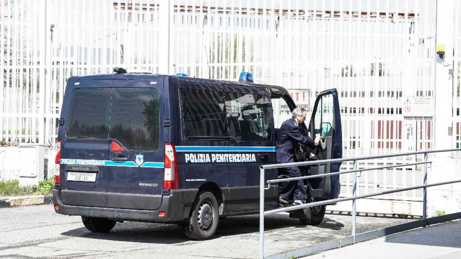 Le carceri (anche minorili) scoppiano: presenze al 130%, proteste, suicidi