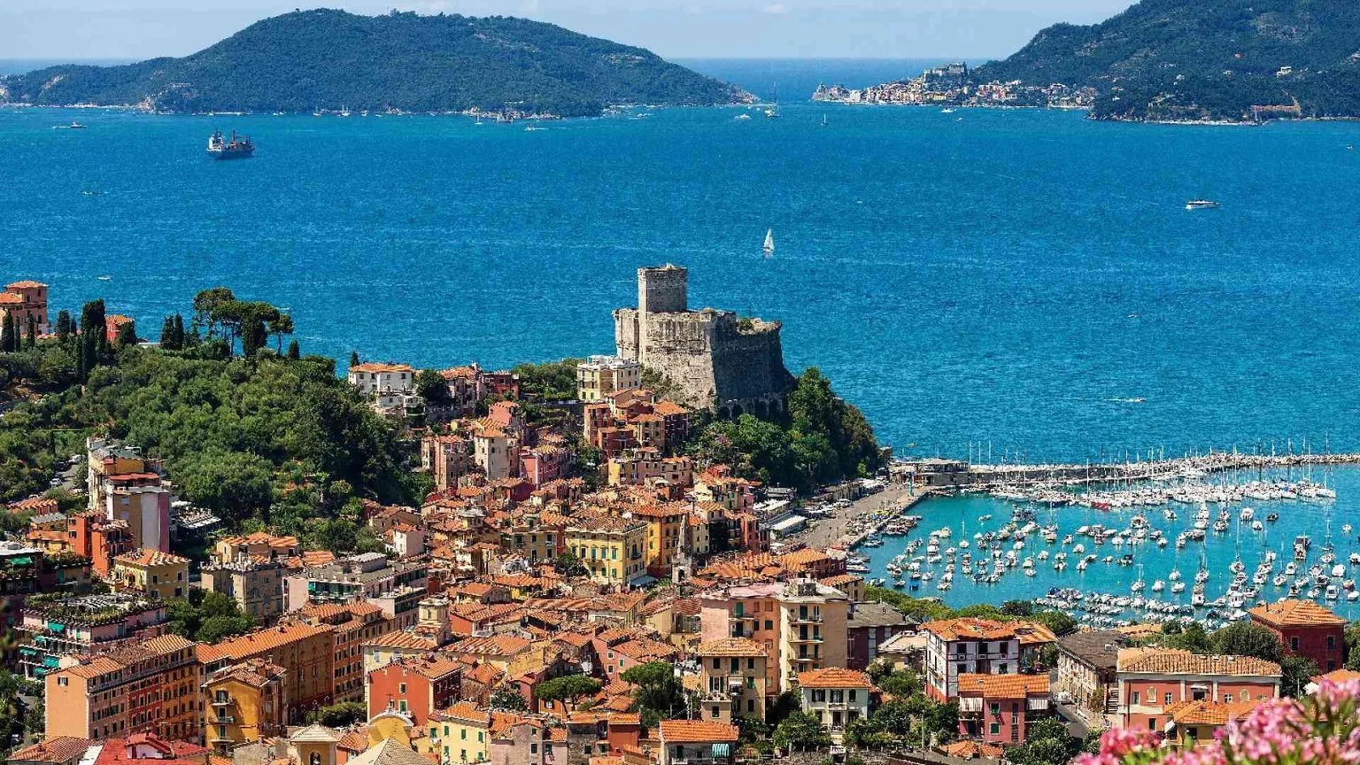 Oltre i lacci dell’indifferenza: a Lerici le "Onde sonore" con Zuppi