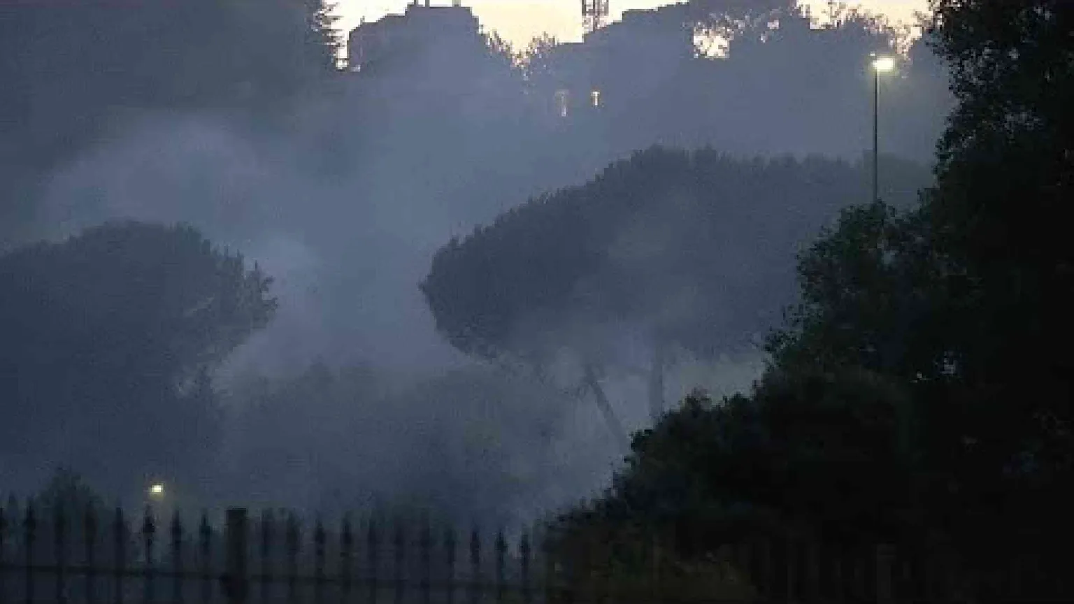 Paura a Roma, a fuoco alcuni quartieri fino a Monte Mario