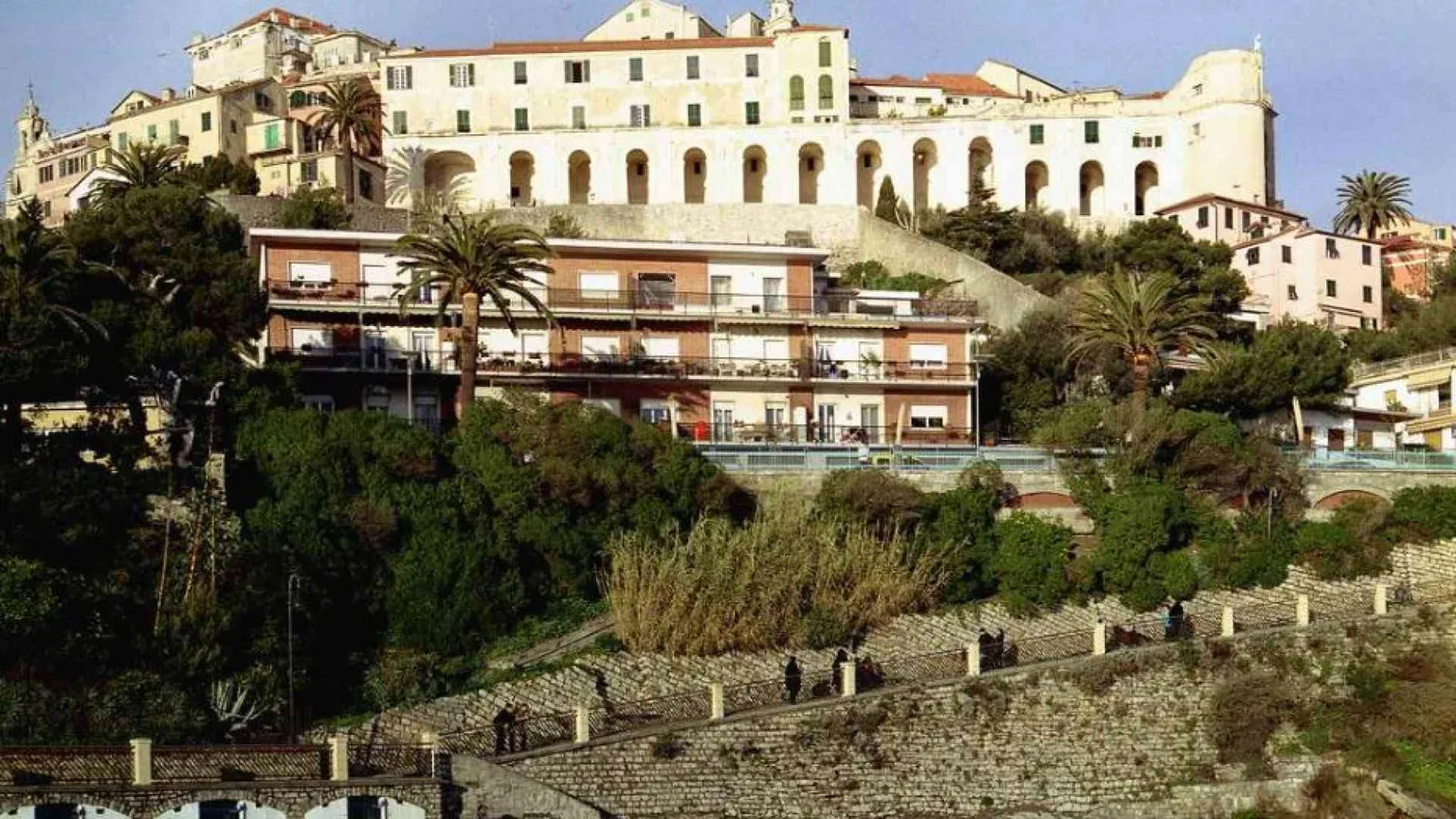 Fra cielo e mare, il Monastero di Santa Chiara a Imperia