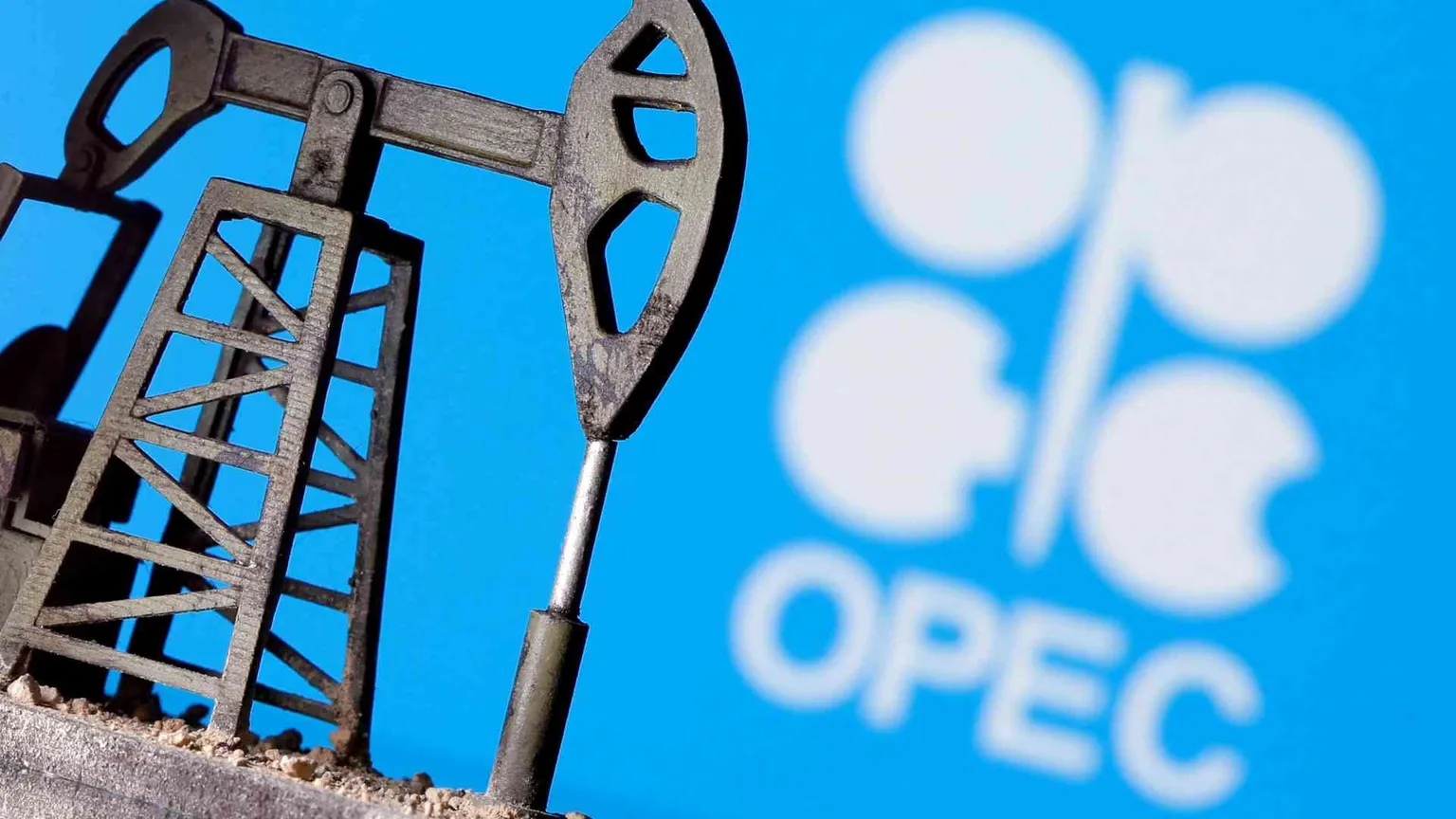 La Cina indebolisce anche il petrolio: stime al ribasso sul consumo globale