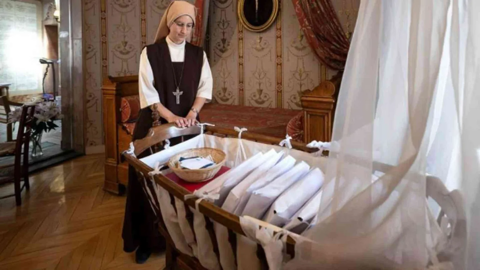 Nella culla di santa Teresa di Lisieux le preghiere di tutto il mondo