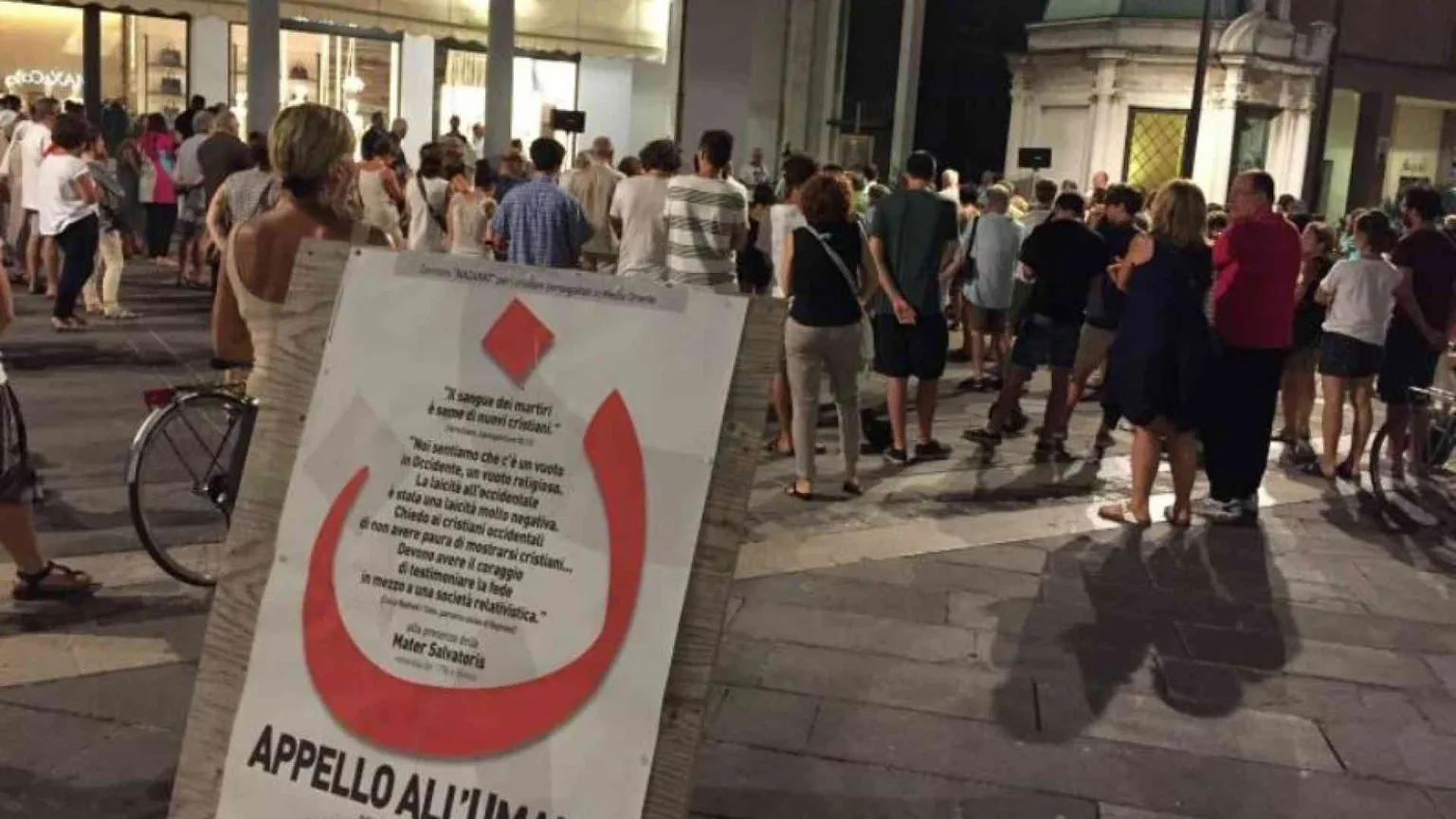 Da 10 anni con la forza del Rosario in aiuto dei cristiani perseguitati