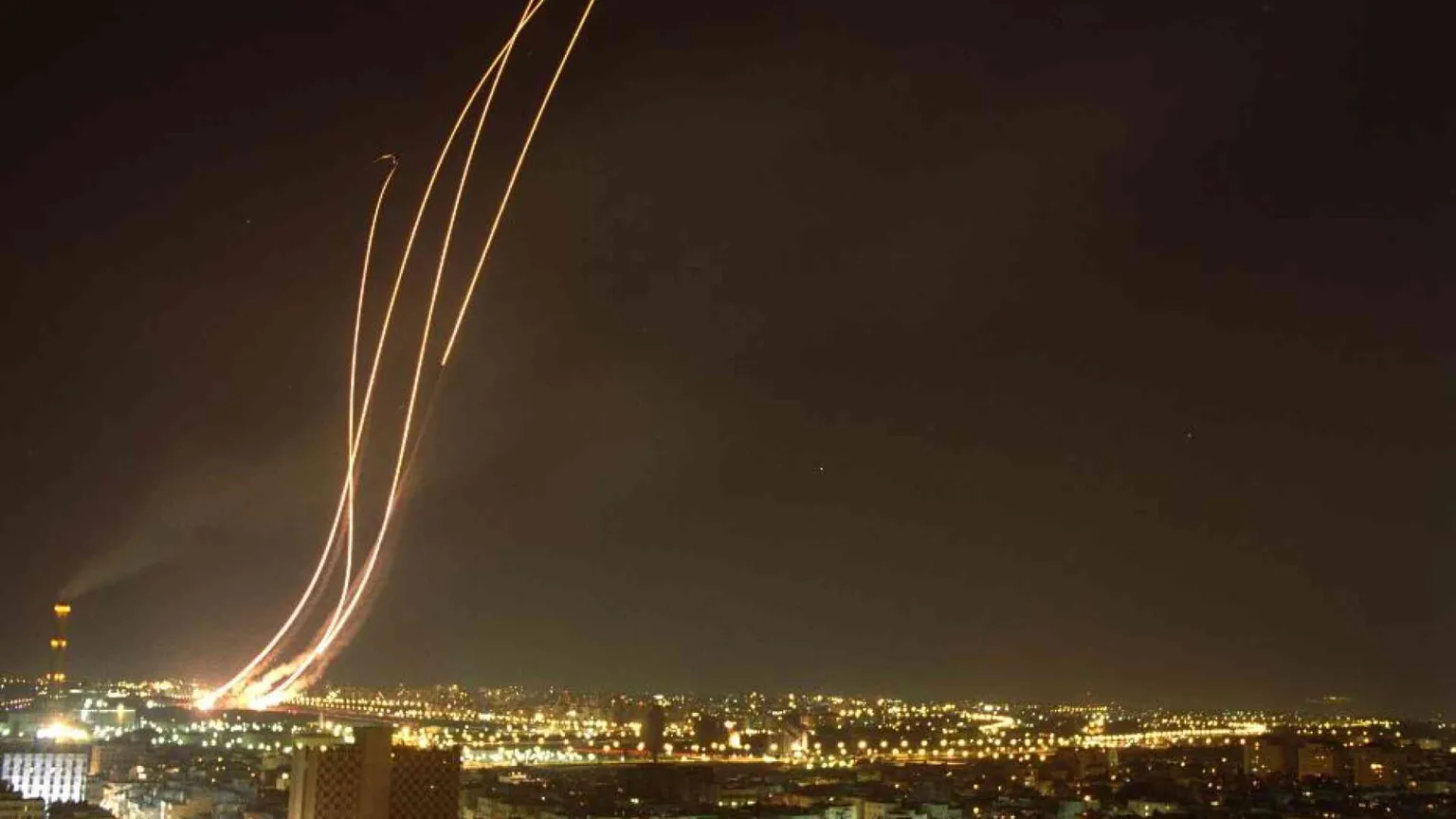 Le maschere antigas all'Hilton: bere champagne, scoprire la guerra