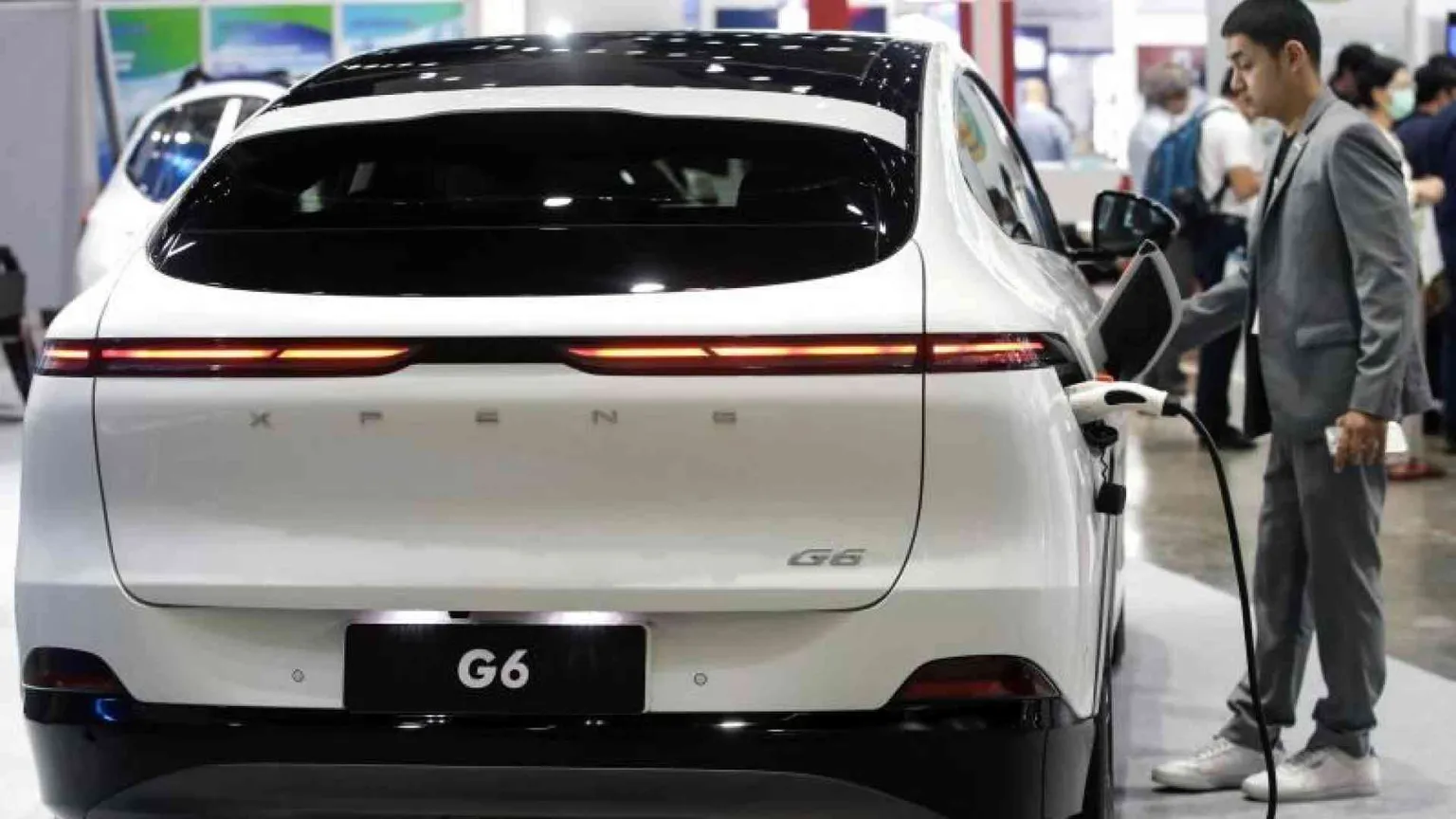 Guerra dei dazi: colpita sulle e-auto, Pechino avvia un'indagine sul latte Ue