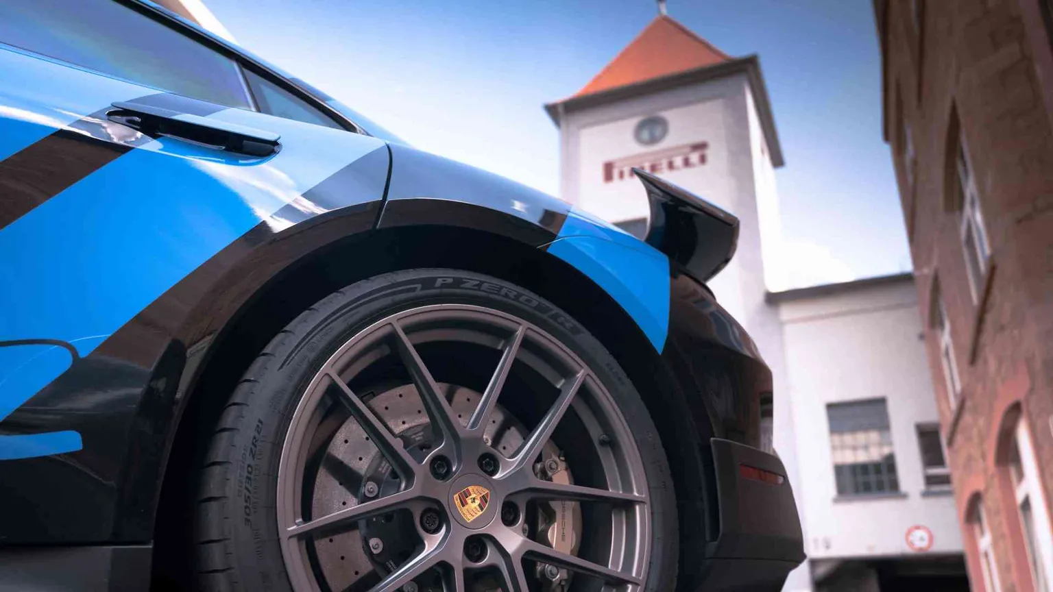 Ecco i vantaggi della gomma specifica per le auto con la spina