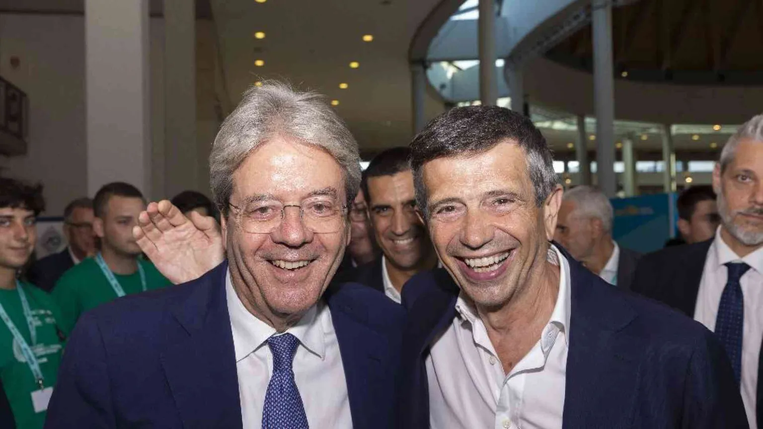 Lupi: «Sullo ius scholae ci si confronti in Parlamento»