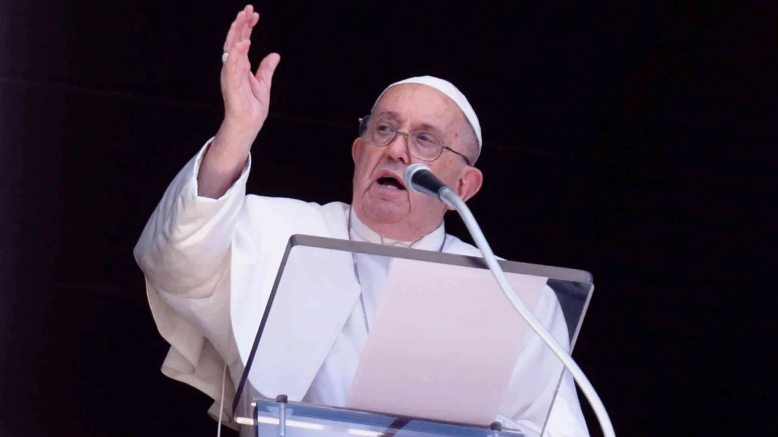 Il Papa a Kiev: «Le Chiese non si toccano. Ognuno preghi nella sua»