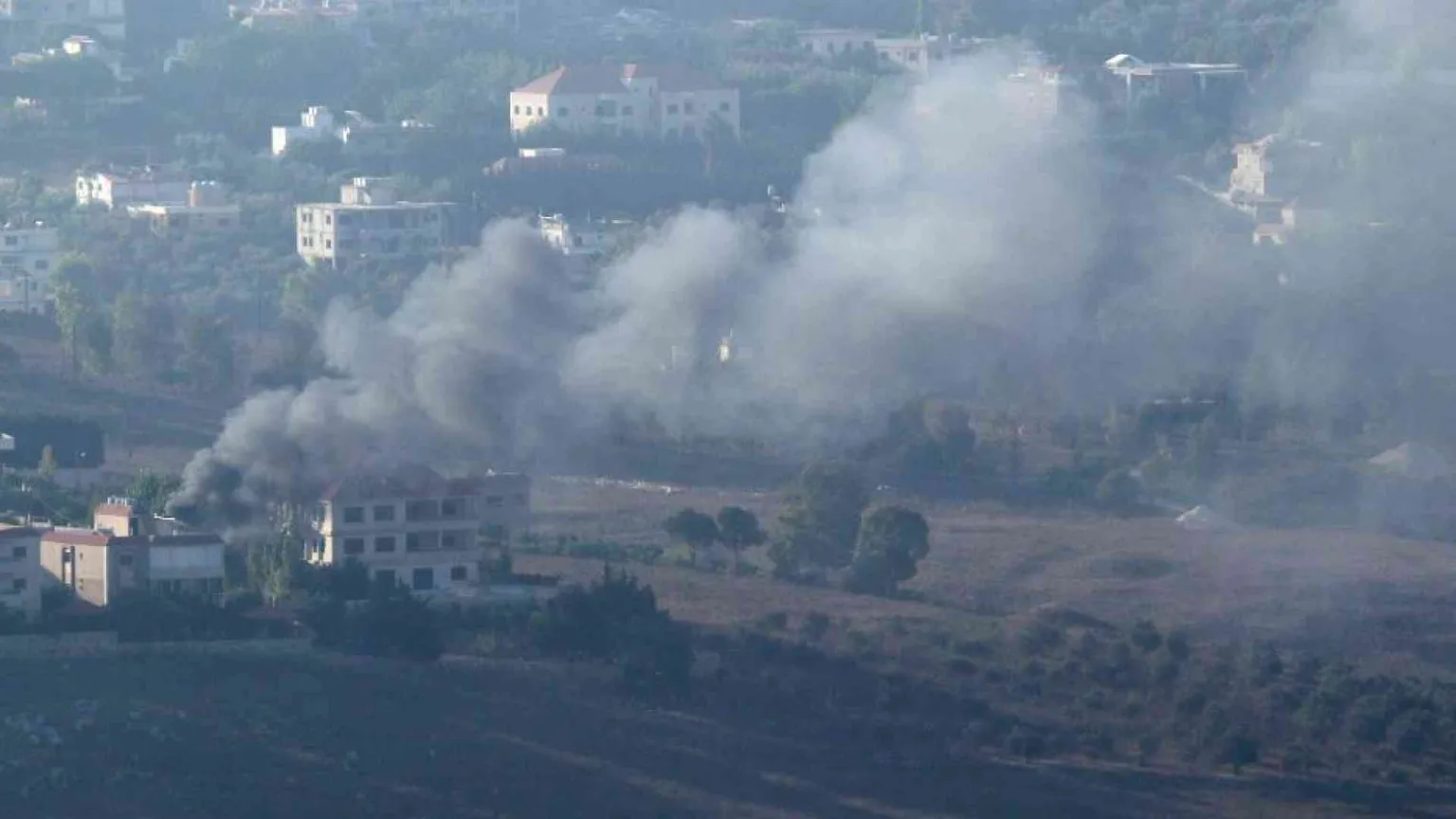 Fuoco incrociato Hezbollah-Israele. E Hamas lascia i negoziati del Cairo