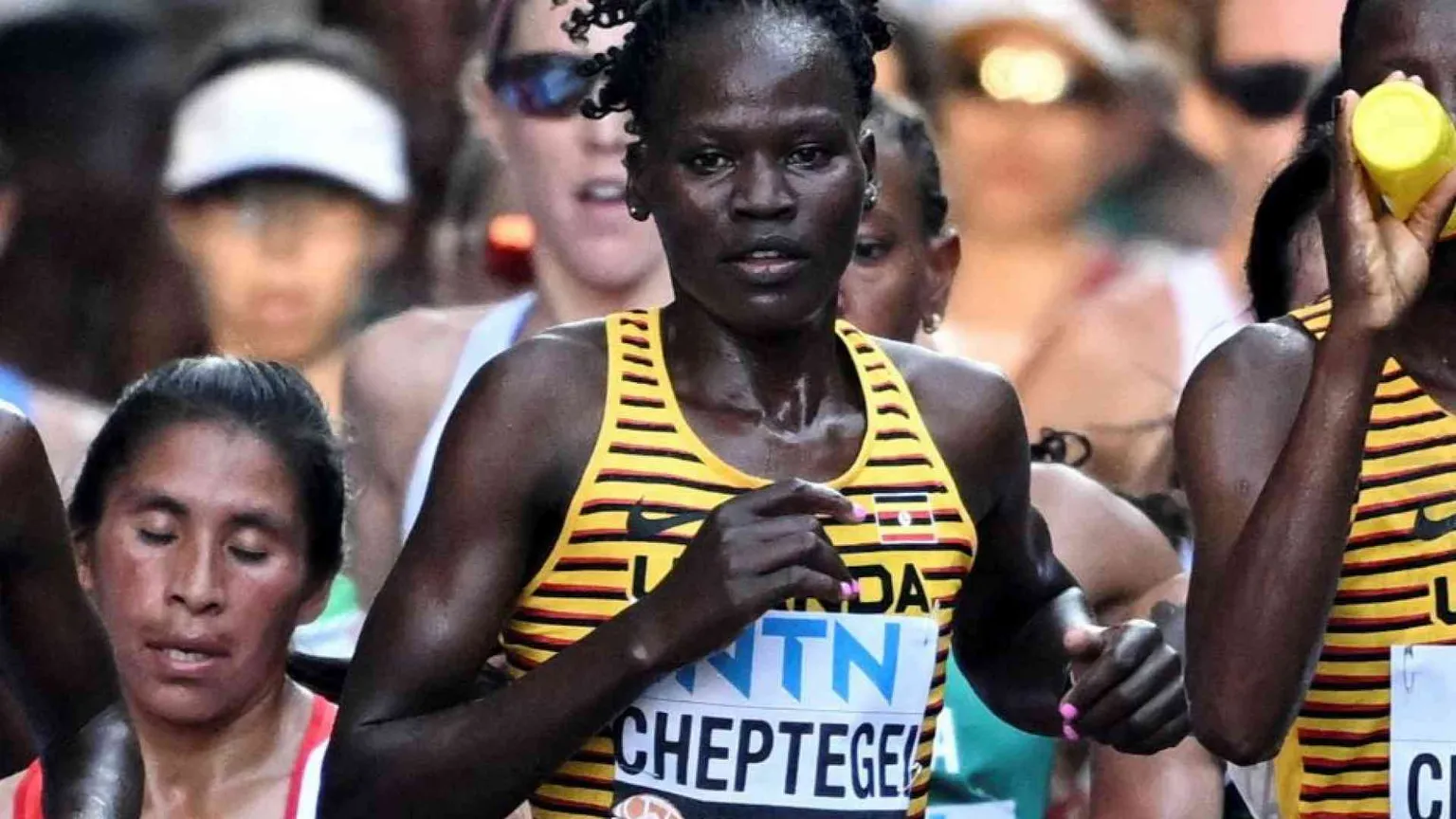 La maratoneta ugandese Rebecca Cheptegei è morta bruciata dal compagno