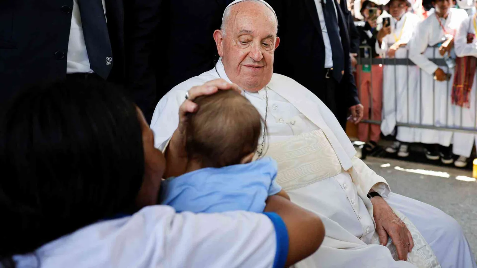 Il Papa: «Diffondete il profumo del Vangelo, a partire dai poveri»