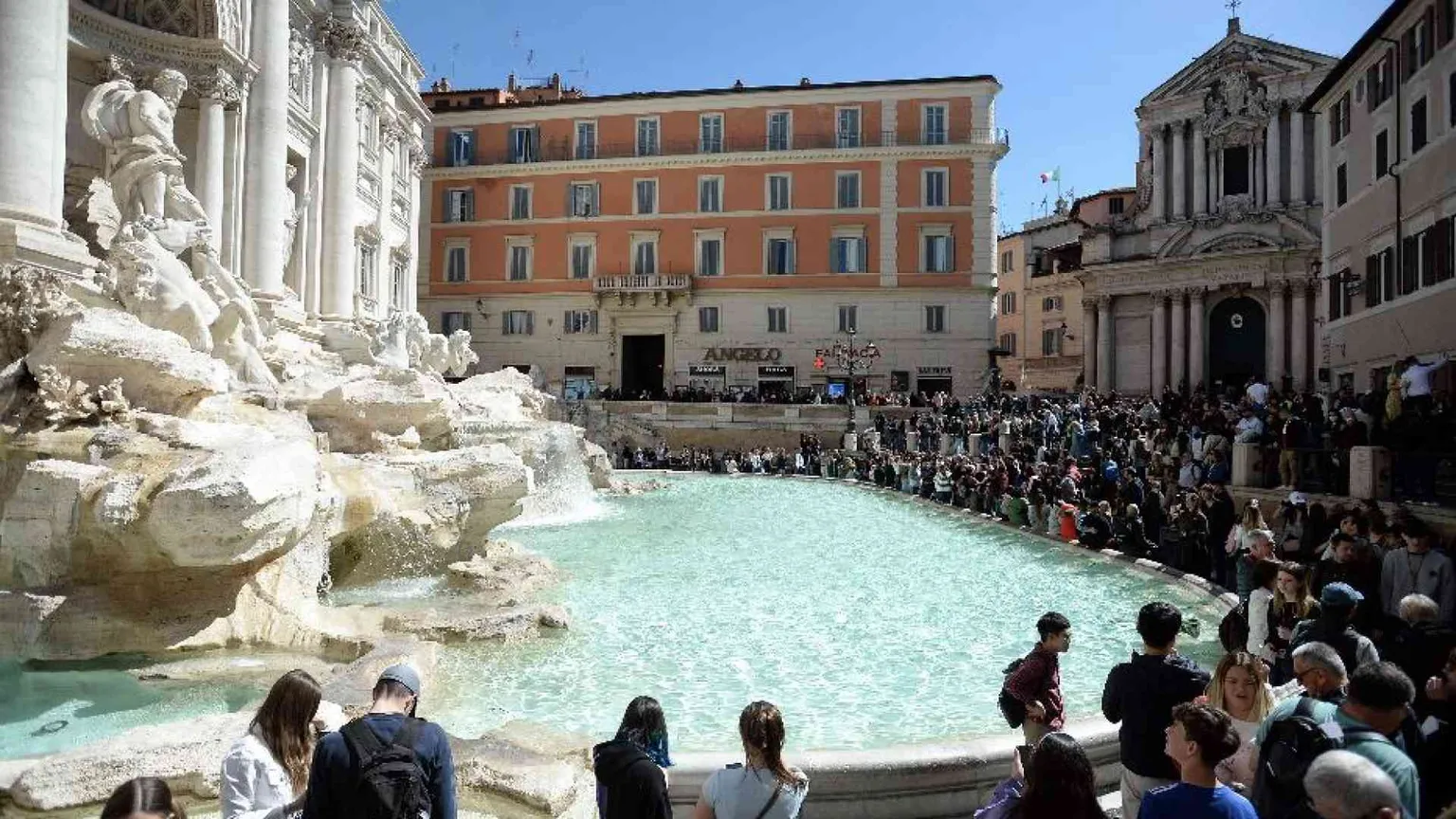Numero chiuso alla Fontana di Trevi: ma è giusto?