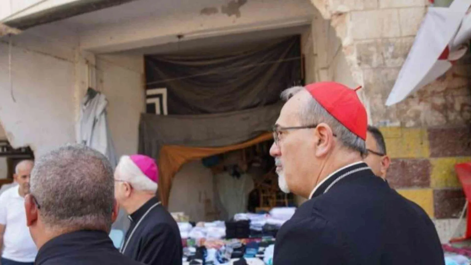 Jenin, Pizzaballa abbraccia i cristiani. «La disperazione non è un’opzione»