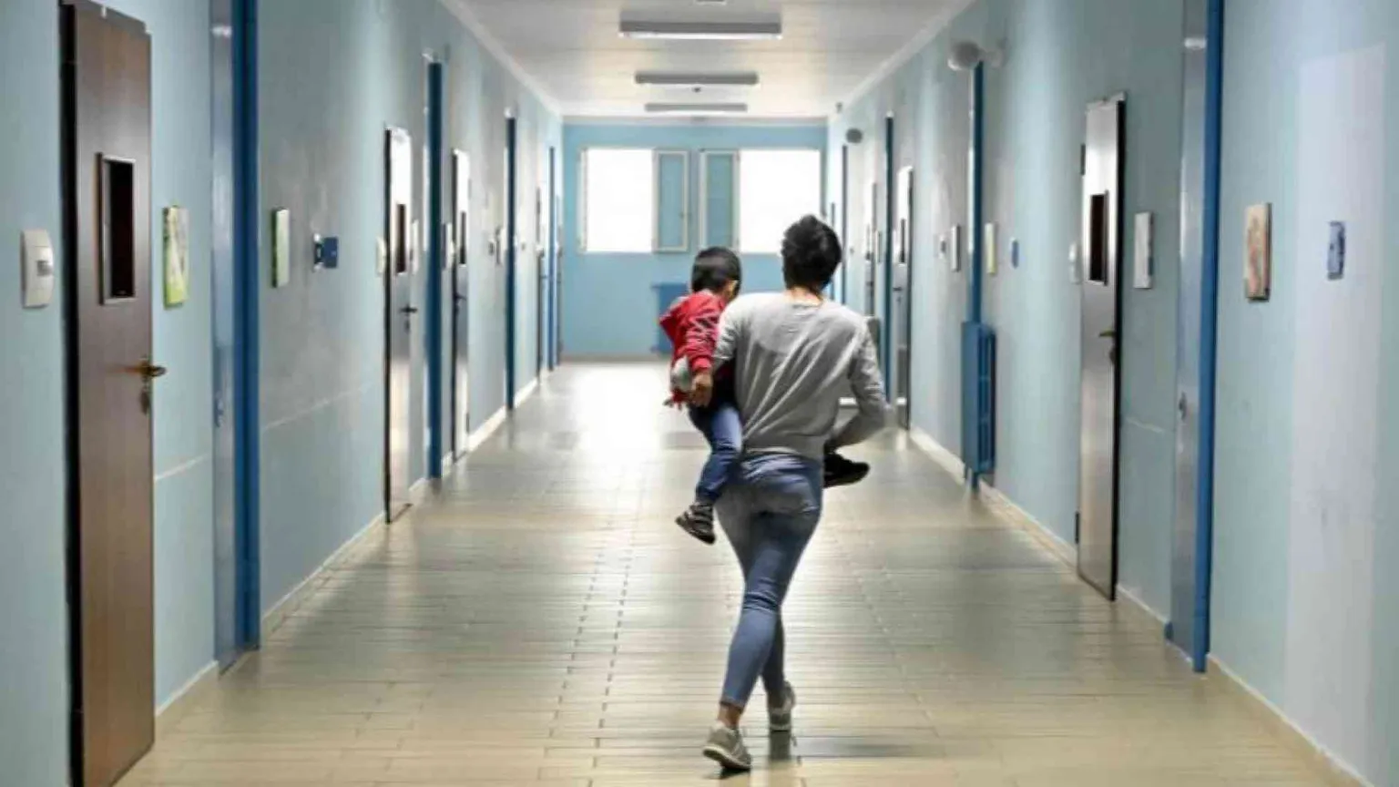 Niente più rinvio di pena per le donne in gravidanza o con figli piccoli