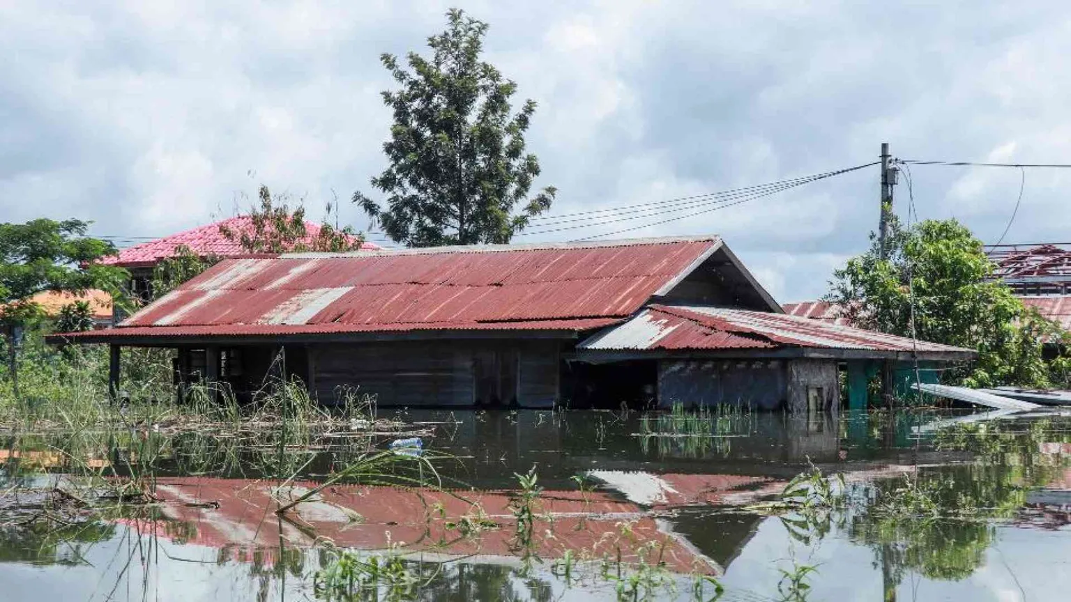 Il tifone mette in ginocchio il Myanmar: quasi 300 morti. Rara richiesta di aiuto