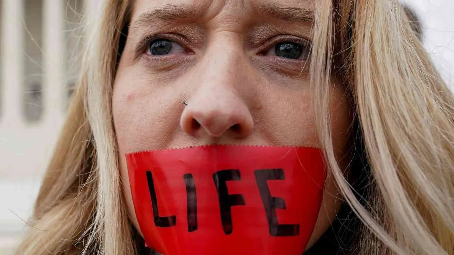 Via libera alle “zone cuscinetto”: vietato pregare vicino ai centri abortivi
