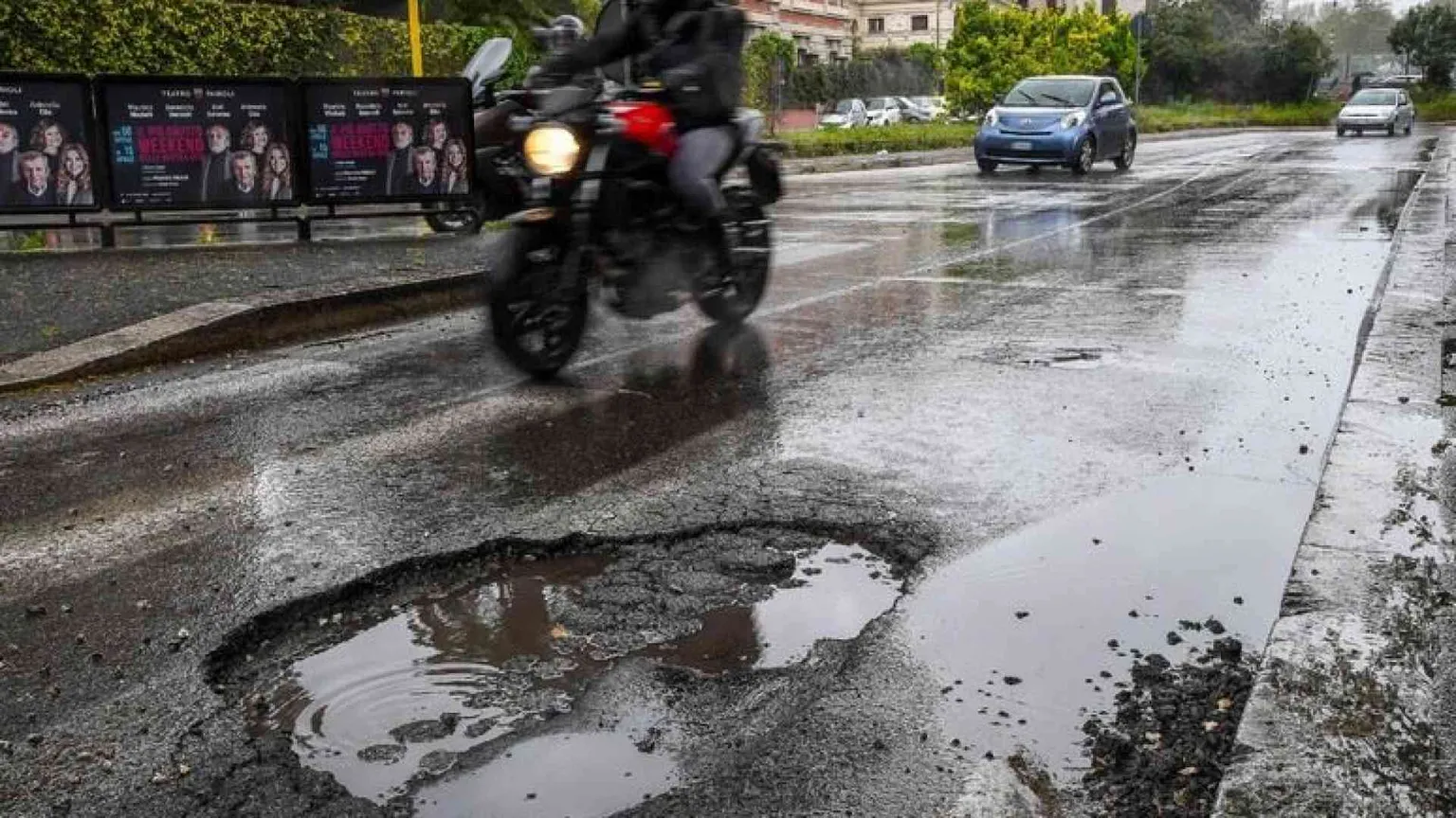 Strade colabrodo: un decreto (e un'idea) contro le buche