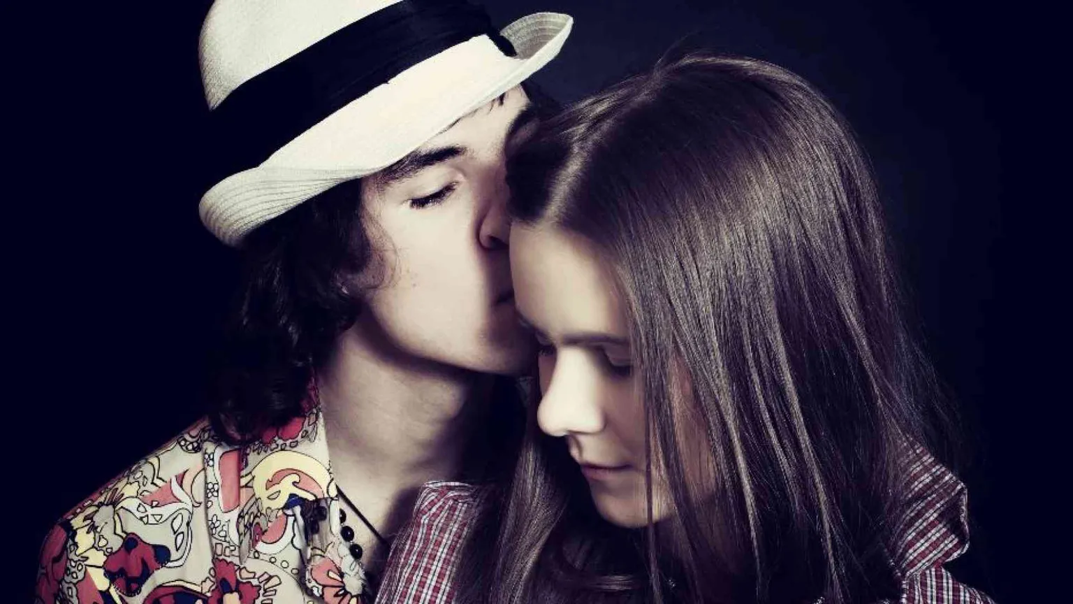 «Se ti obbliga a togliere il rossetto è già amore tossico»