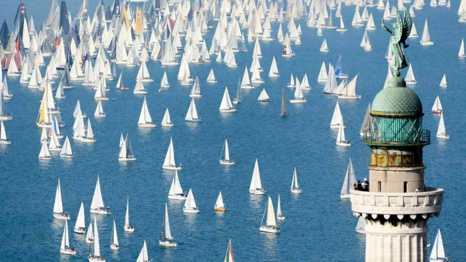 Di mare e di vento, nella Barcolana tutta l'energia di Trieste