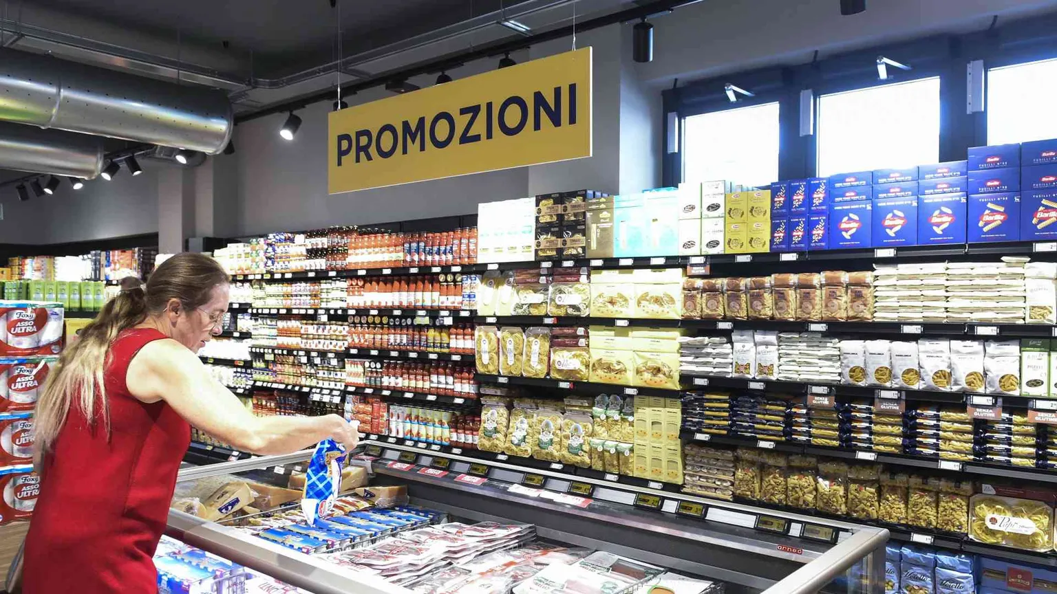 Sempre più famiglie tagliano sul cibo: quasi un terzo riduce quantità e qualità