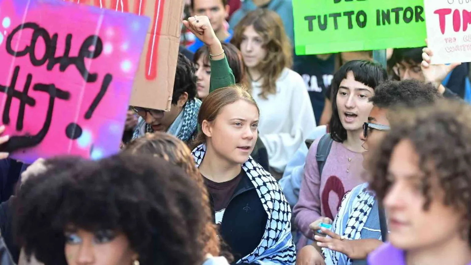 Greta Thunberg a Milano: l'onda verde dei giovani di nuovo in piazza