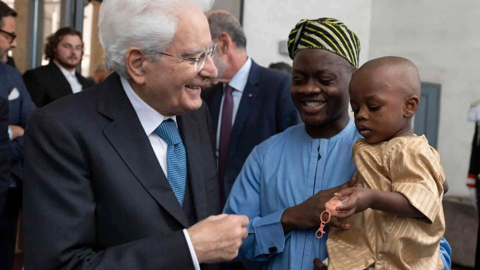 Il richiamo di Mattarella sull'accoglienza (e i primi 16 arrivi in Albania)
