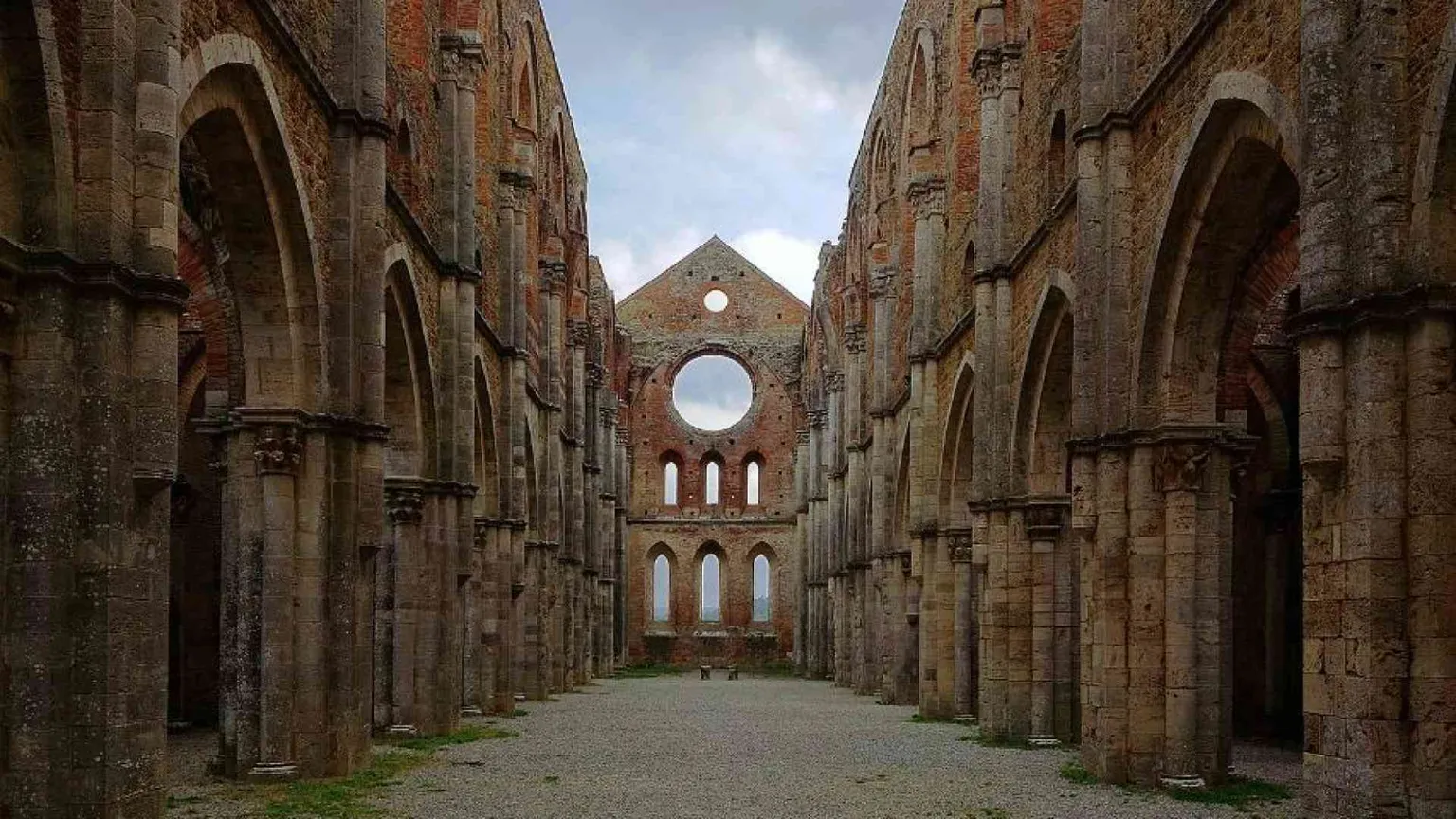 La spada nella roccia? È in Toscana a San Galgano