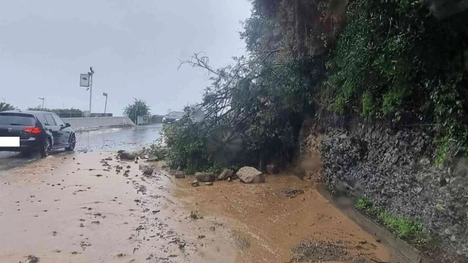 In Liguria frane ed esondazioni: scattata l'allerta fino a mezzanotte