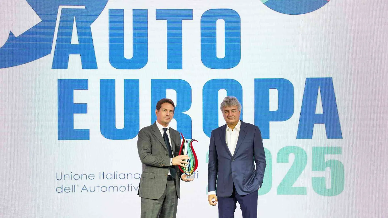 Nuova Dacia Duster eletta "Auto Europa 2025"