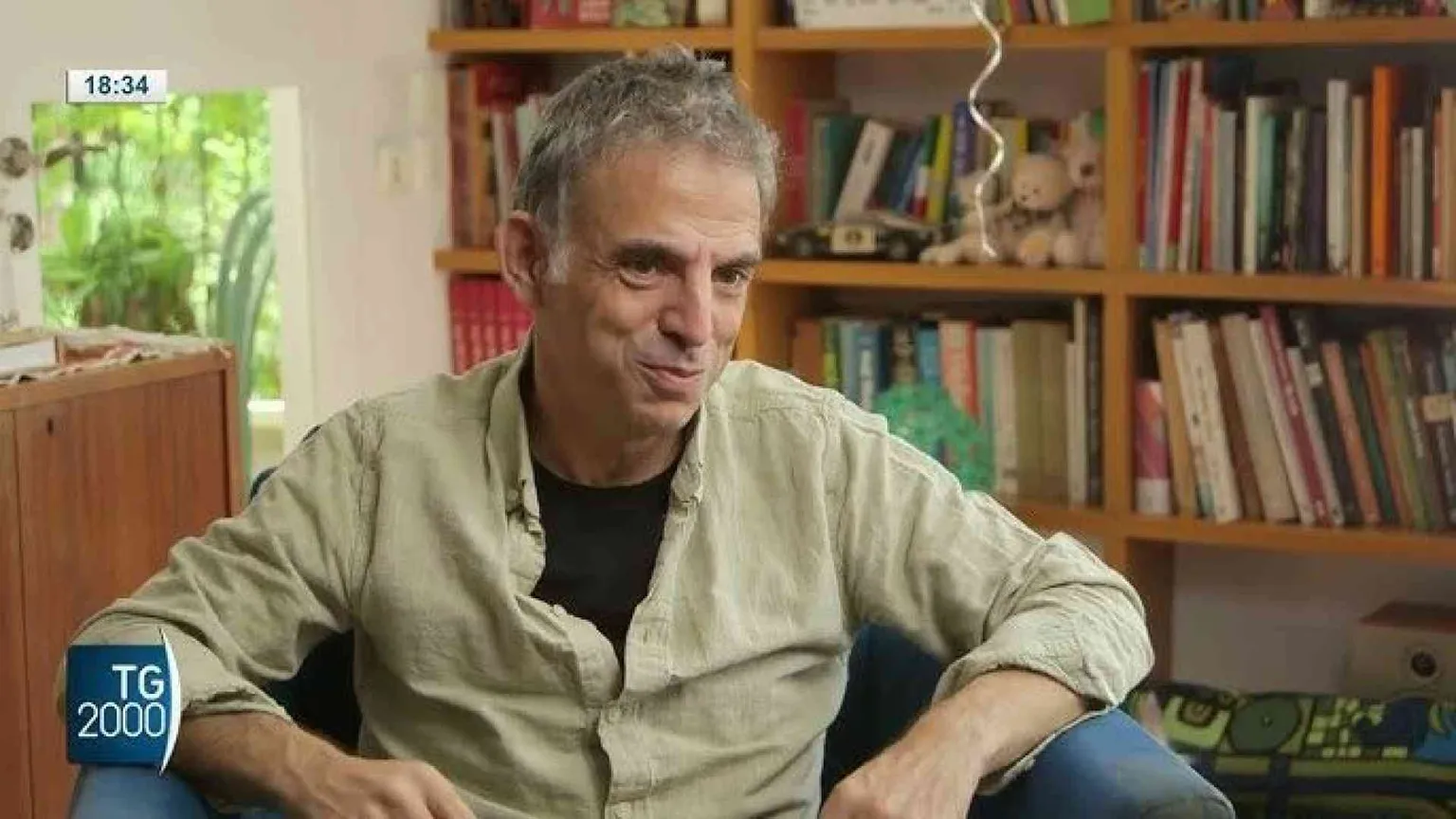 Etgar Keret: «Più che l'attacco dell'Iran, gli israeliani temano Netanyahu»