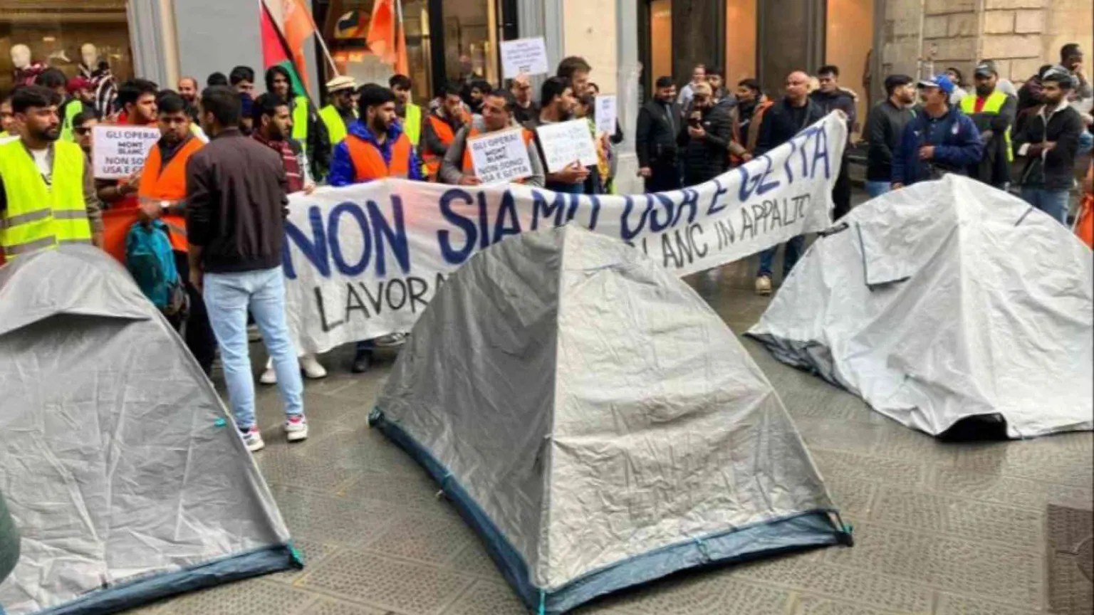 Operai prima sfruttati e poi licenziati, il caso delle borse Montblanc