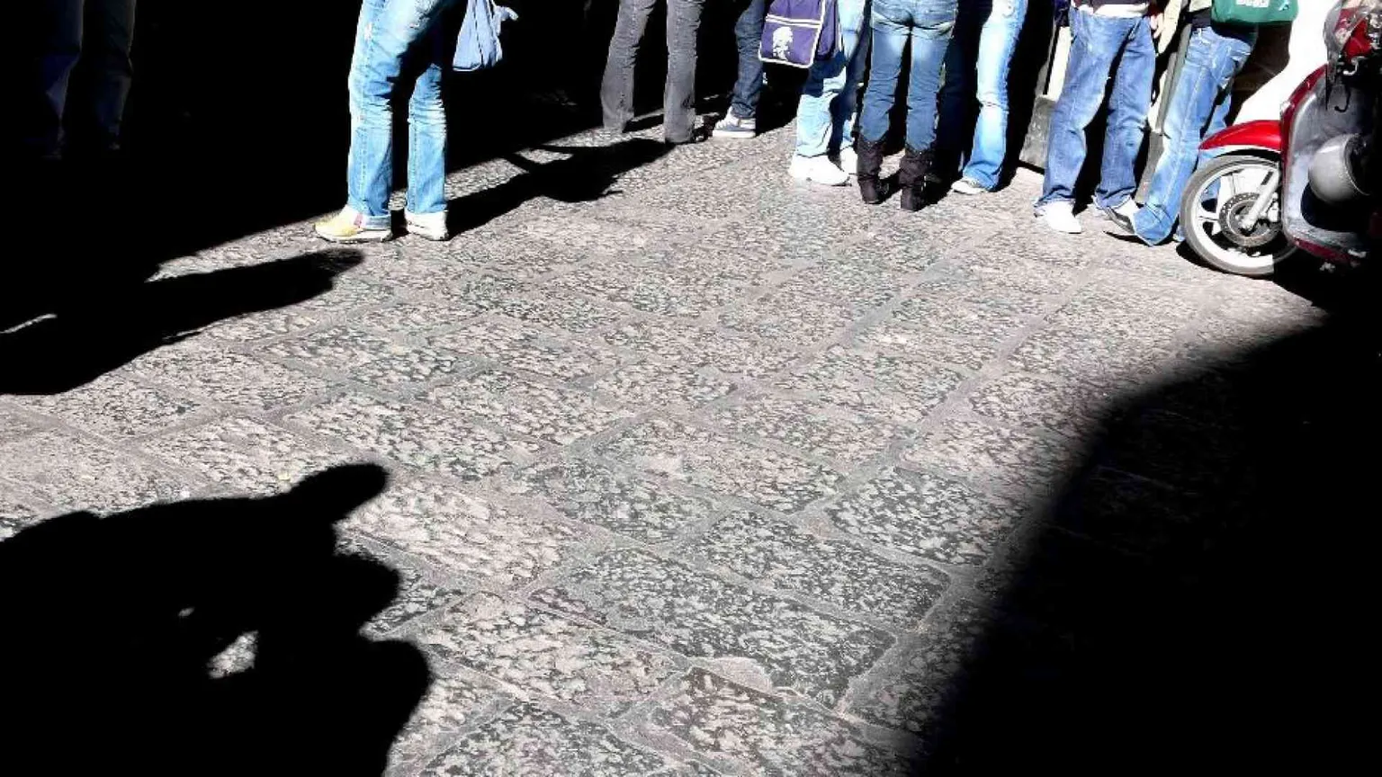 Violenze senza fine: una 12enne accoltella il compagno di classe a Roma