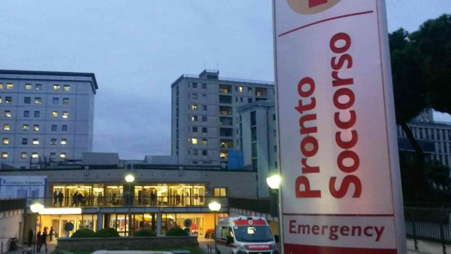 Zuppi: si deve curare sempre, anche quando “non conviene”