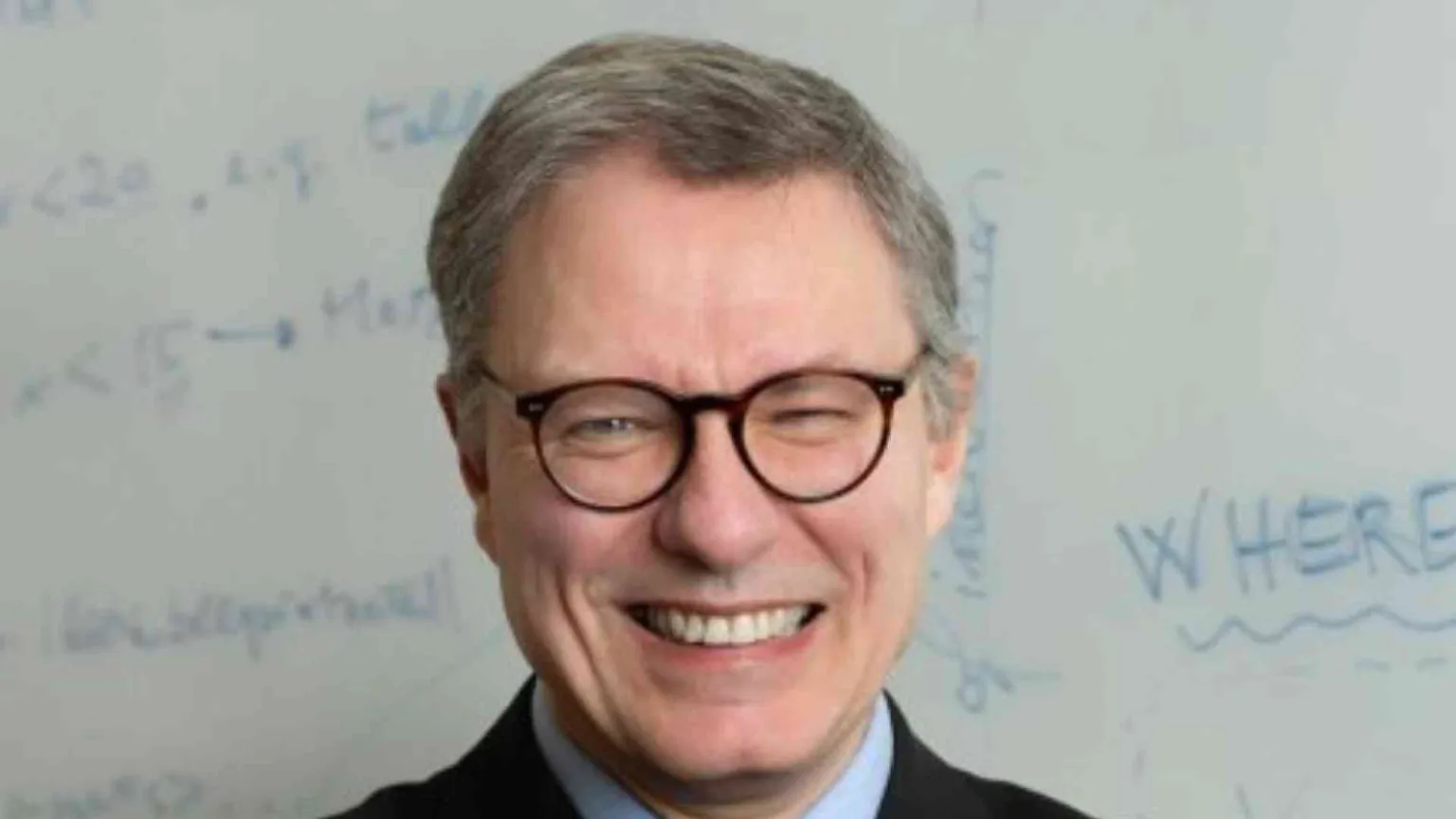 Floridi: «In attesa della marea salviamo l'analogico»