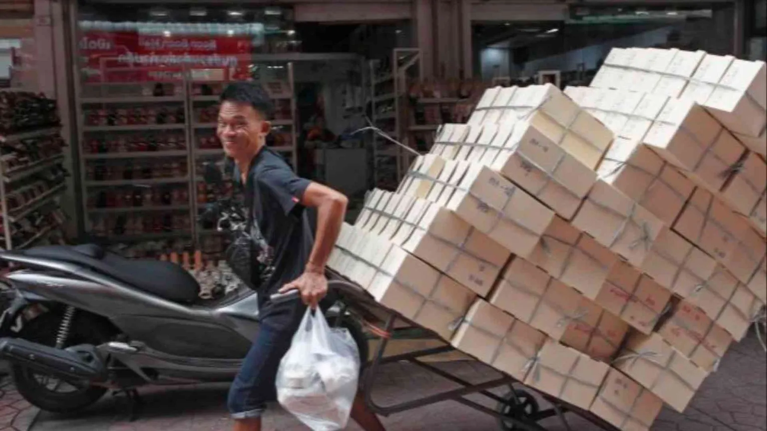 Thailandia, cittadinanza a 483mila persone