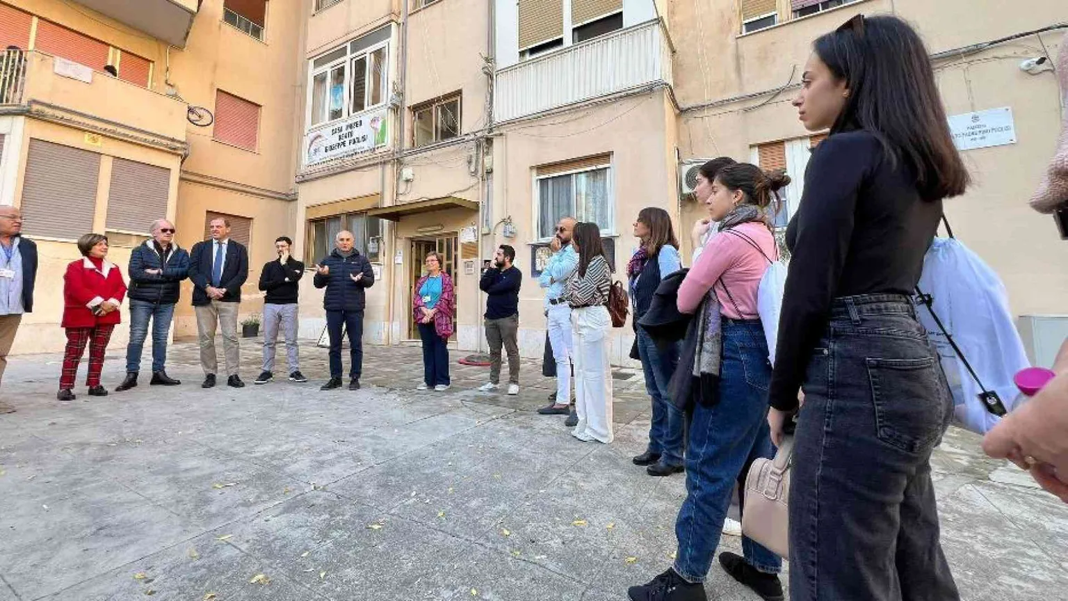 I giovani del Mediterraneo “adottano” migranti e famiglie in difficoltà