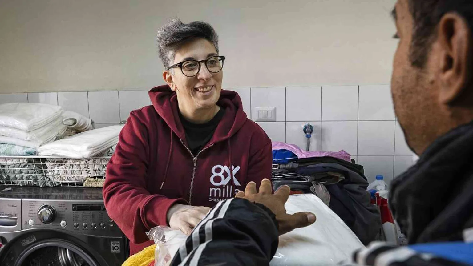 Il dormitorio nel cuore di Salerno: «Chi fa fatica trova riposo e ascolto»