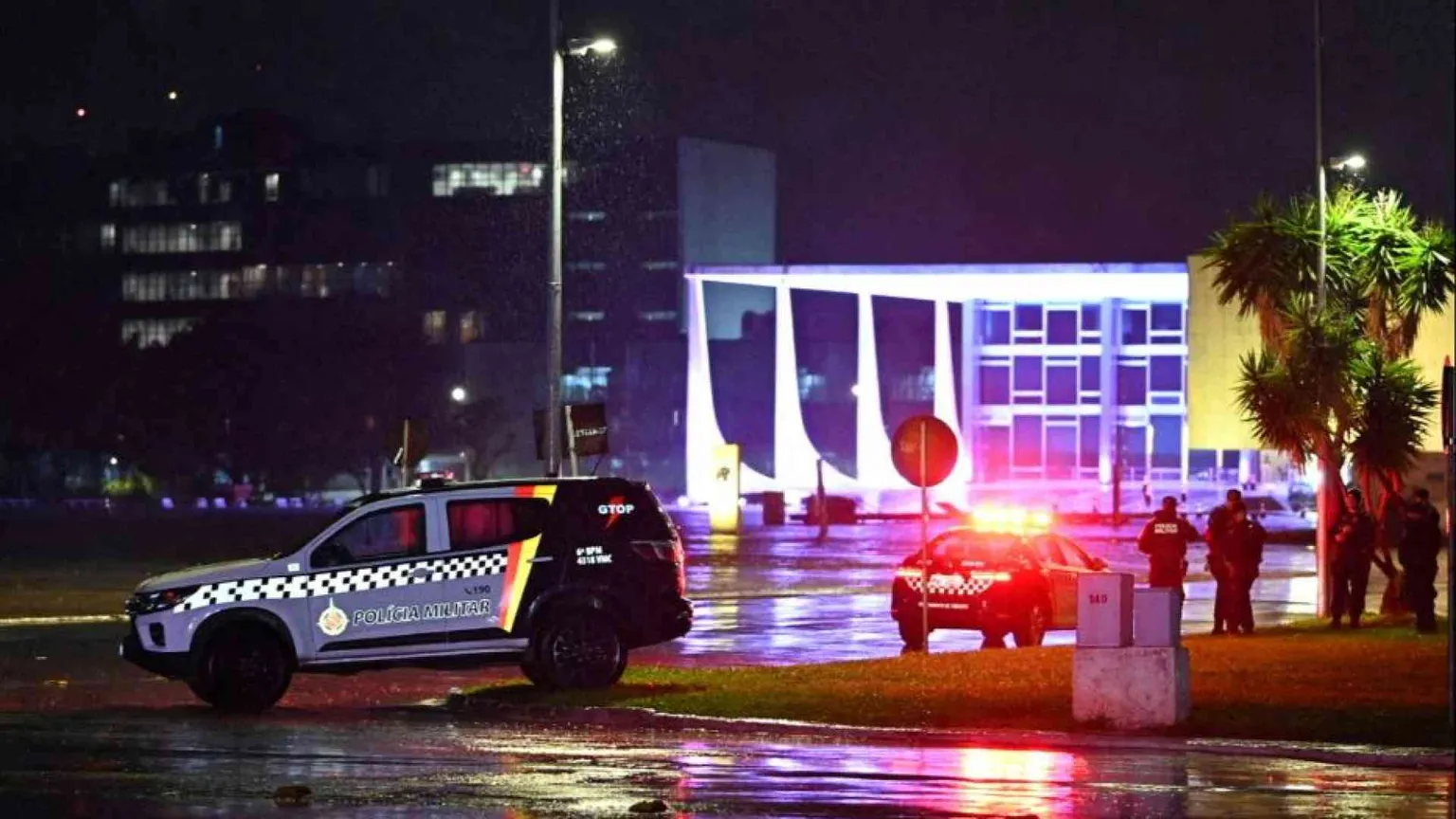 Allerta per due esplosioni prima del G20. Morto l'attentatore