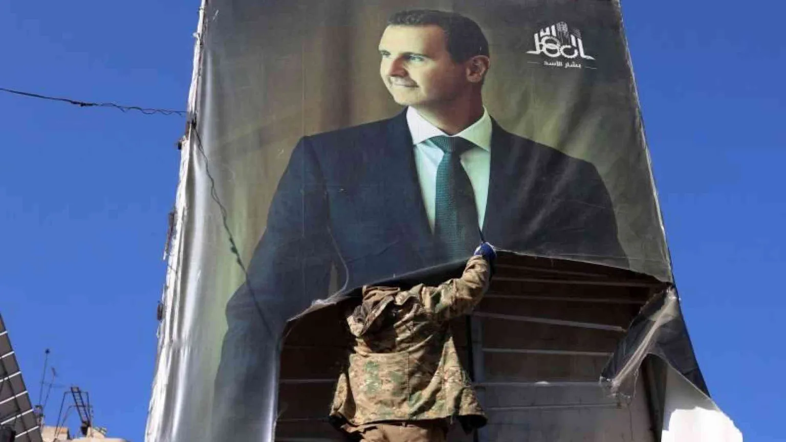 Migliaia in fuga da Aleppo, voci di golpe. I vescovi: «Noi restiamo»
