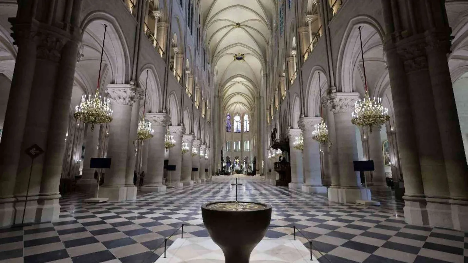 Nella navata di Notre-Dame suona la campana olimpica
