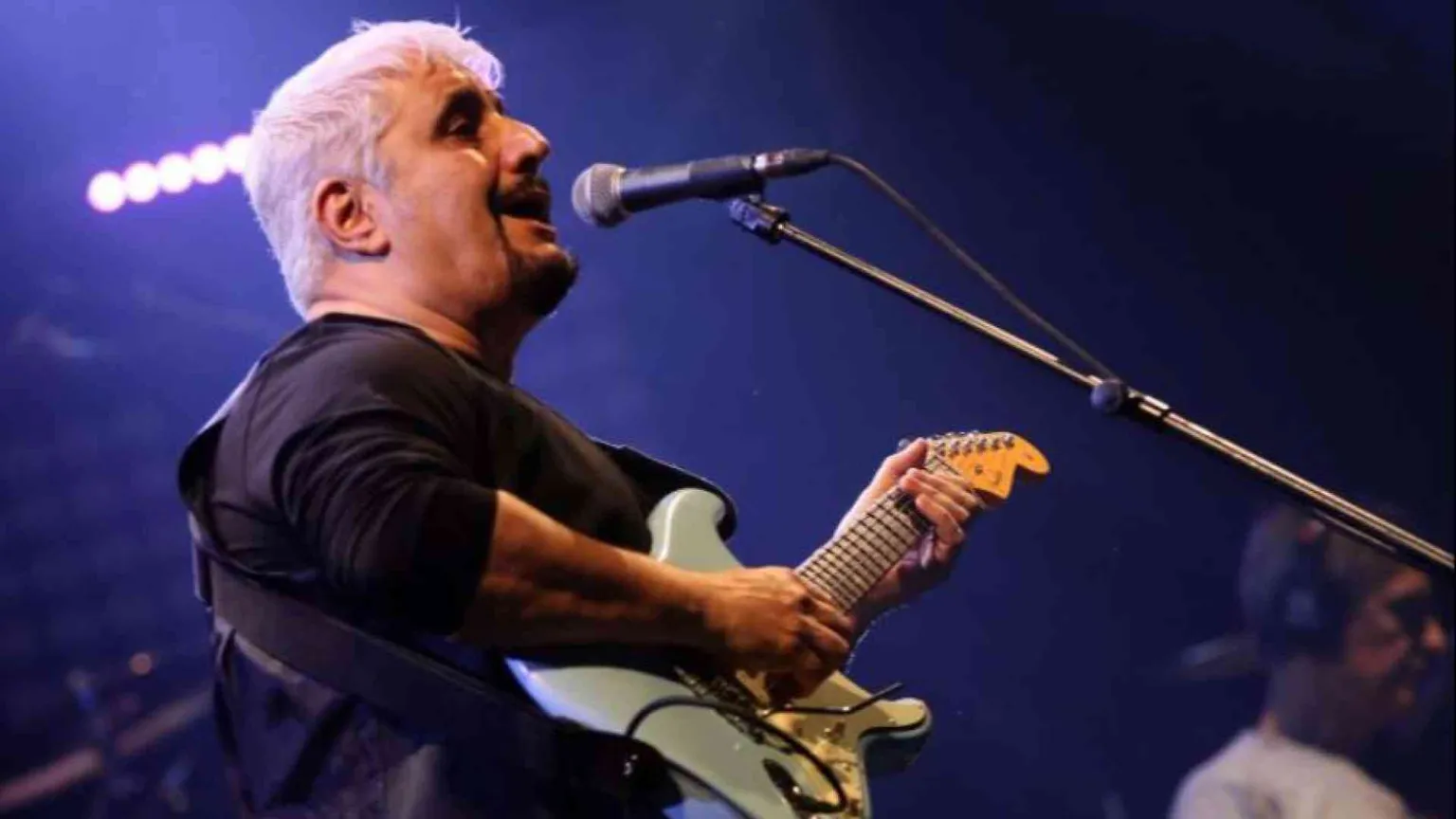 Il cardinale Battaglia nel ventre di Napoli con Pino Daniele