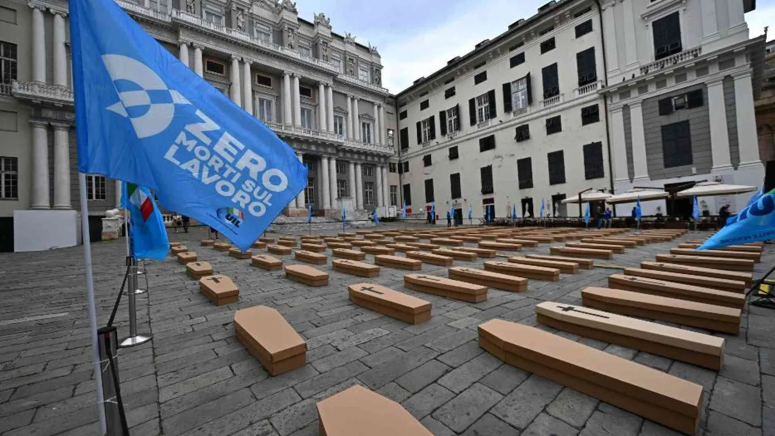 Un'altra strage sul lavoro: 5 morti