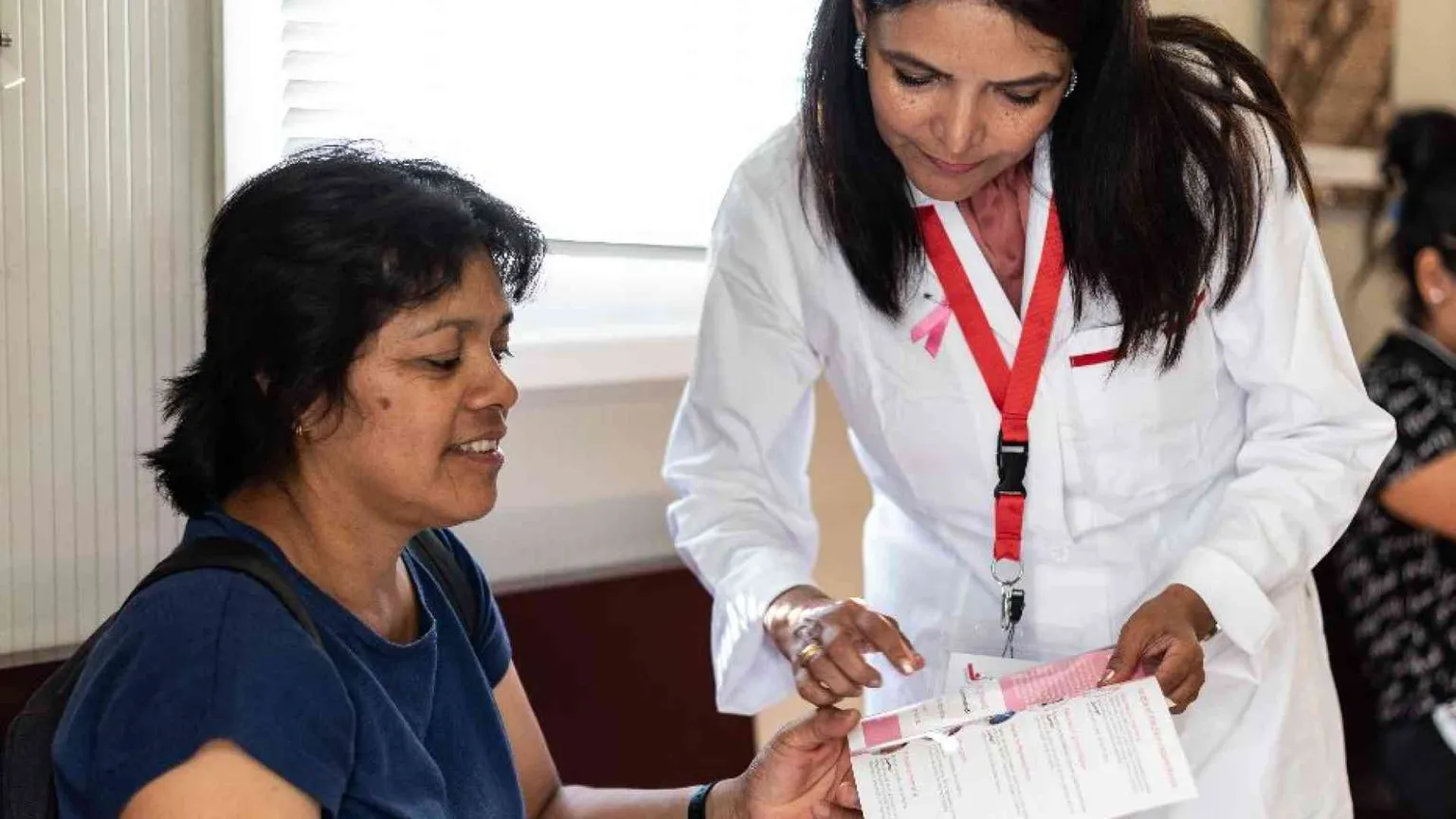 Tempi di attesa lunghi e costi alti: ecco come si curano gli immigrati