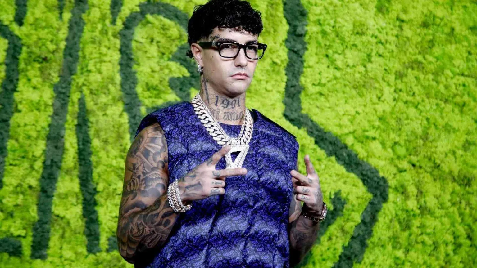 Tony Effe e il Concertone: i testi sessisti e perché il rapper è stato escluso