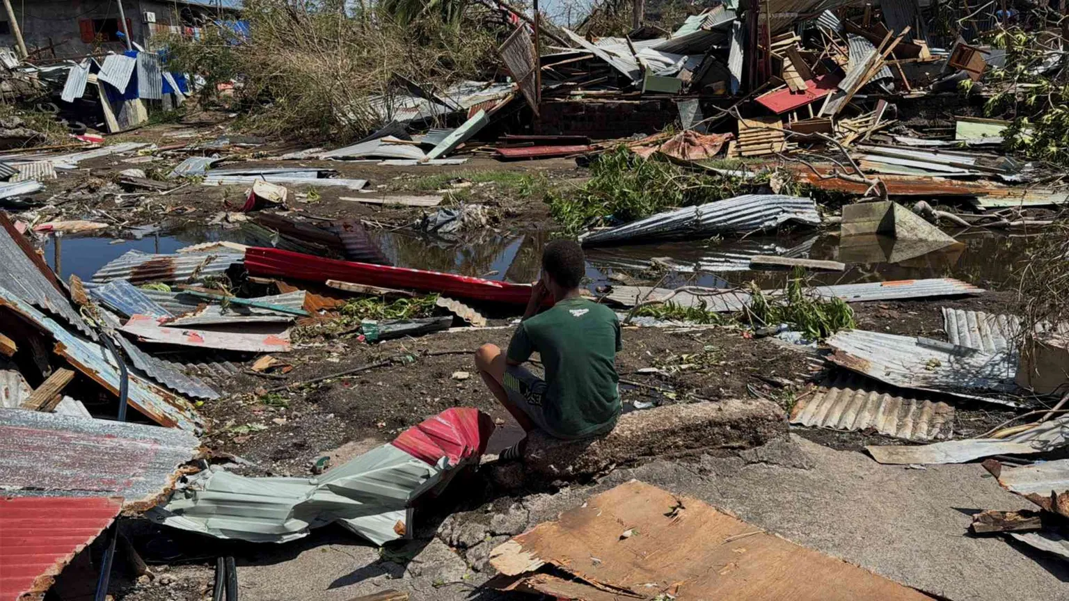 Mayotte devastata dal ciclone Chido: «Le vittime potrebbero essere migliaia»