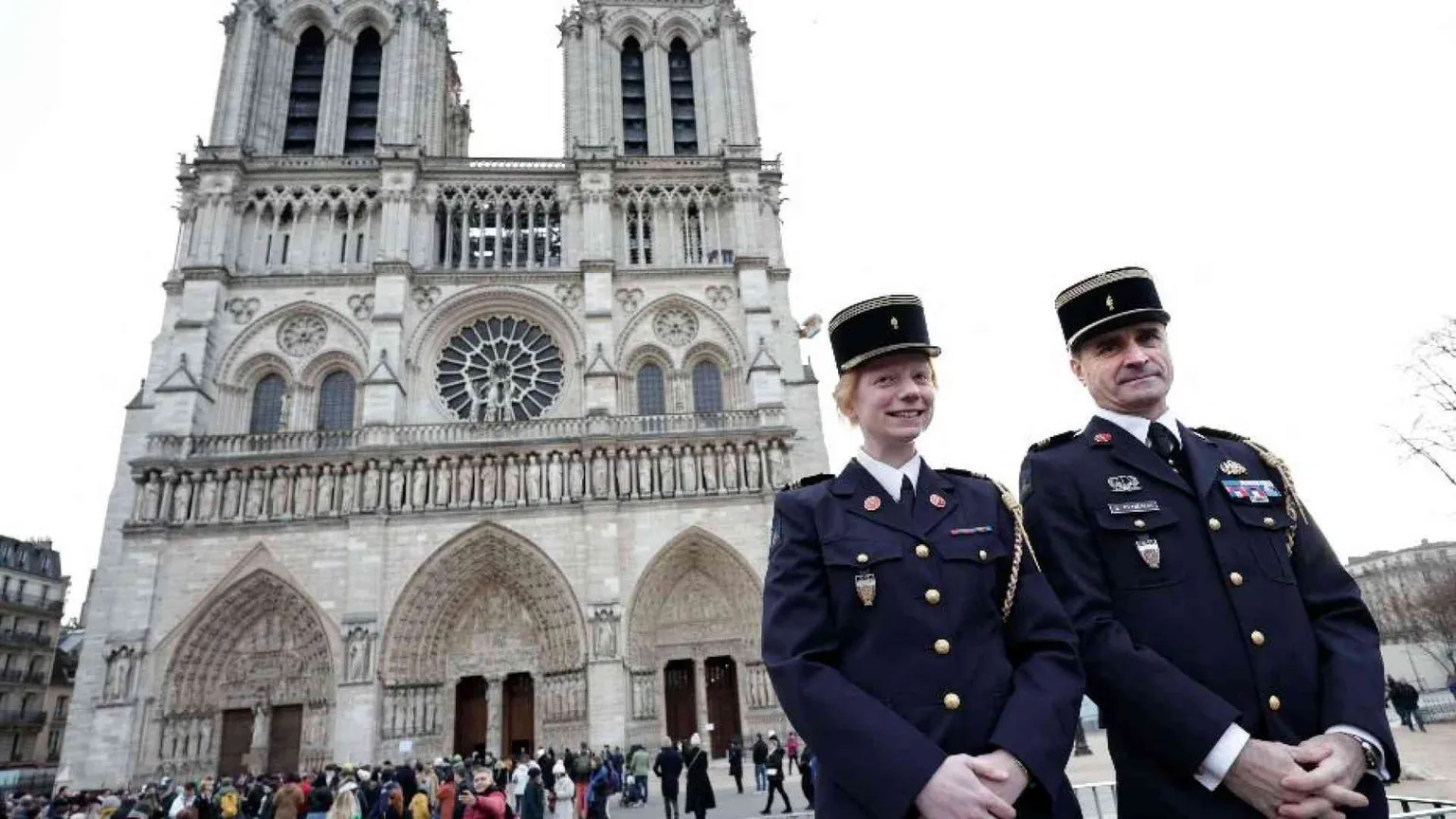 I regali imprevisti di Notre-Dame: da Parigi sette messaggi al mondo