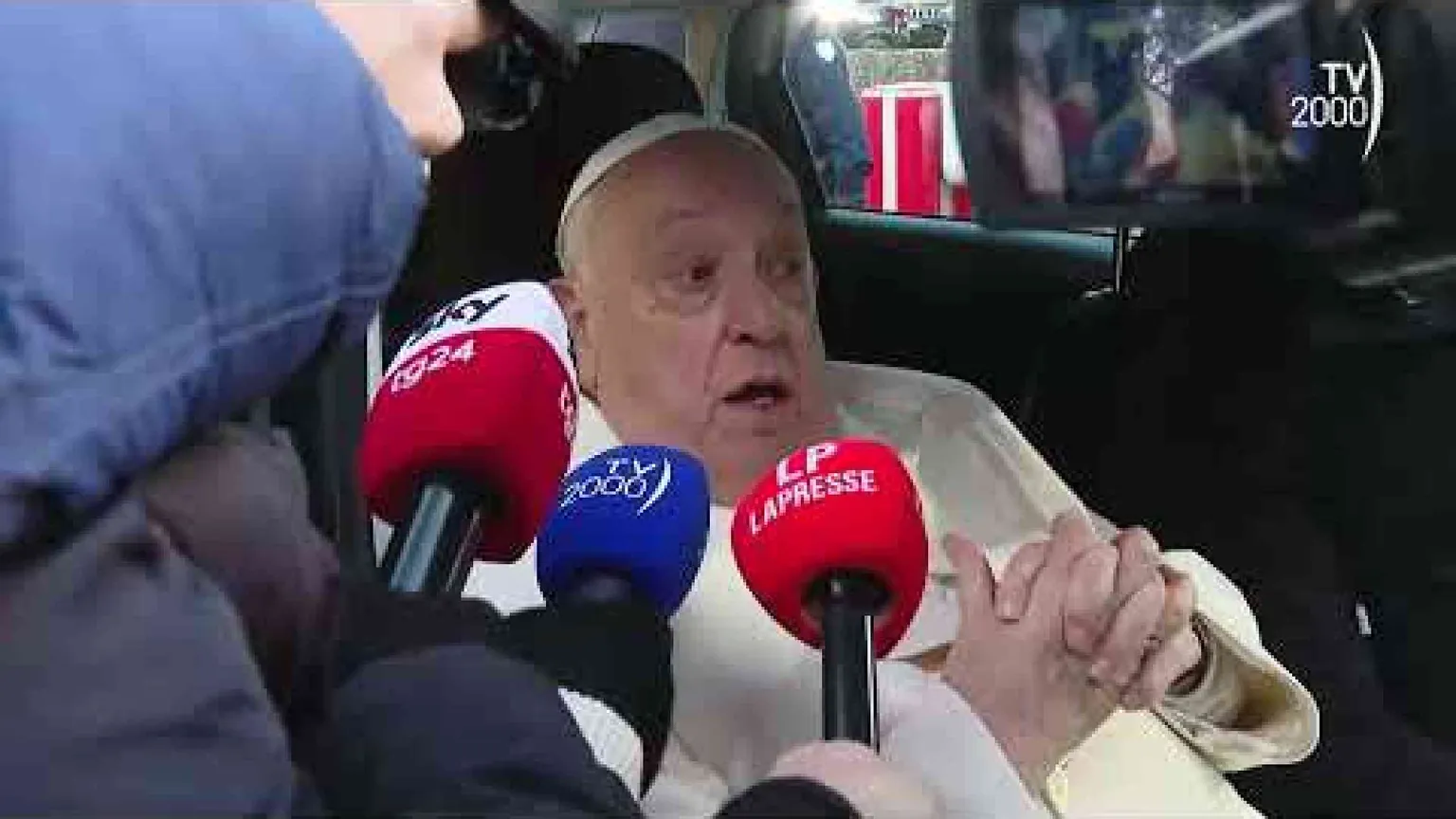 Il Papa ha aperto la Porta Santa di Rebibbia: «Una “basilica”»