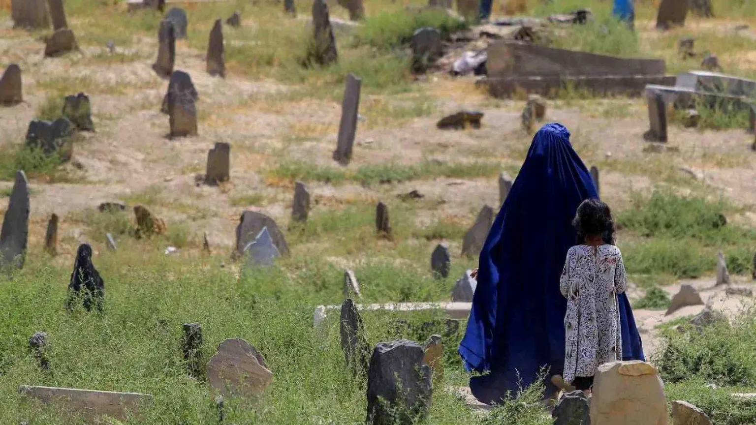 I taleban murano le finestre delle donne di Kabul